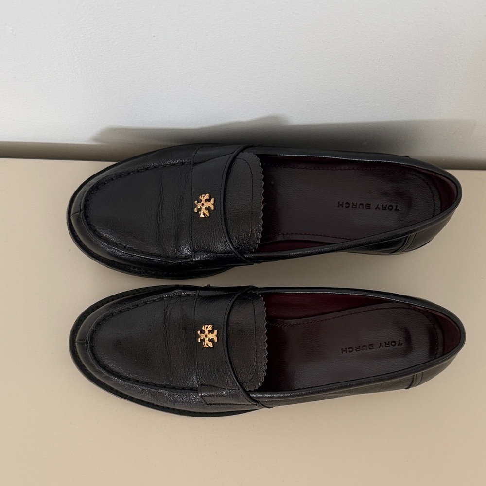 Tory Burch Women's Black Loafers with Gold Emblem